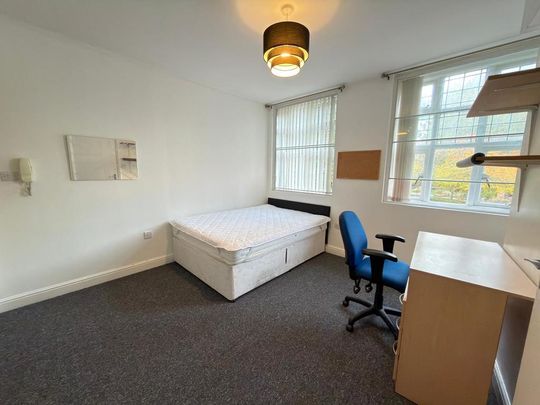 Studio to rent - Photo 1