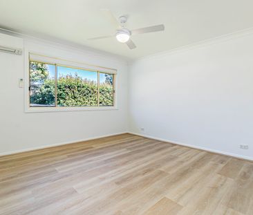 Freshly painted with new flooring - Photo 3