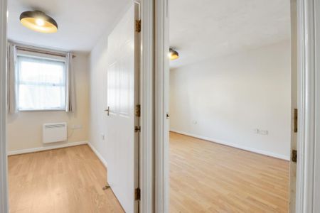 2 bedroom ground floor flat to rent - Photo 5