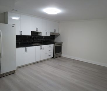 For Lease - 195 Castlebar Crescent, Oshawa, Ontario - Photo 4