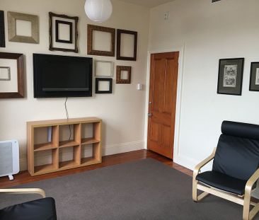 Historic listed building character filled flat - Photo 4