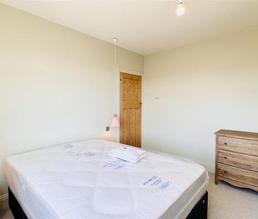 3 bedroom end of terrace house to rent - Photo 3