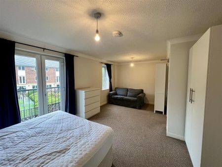 5 bedroom terraced house to rent - Photo 4