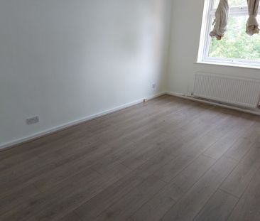 2 Bed Flat, Violet Lane, CR0 - Photo 3