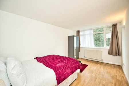 1 bedroom in a flat share to rent - Photo 4