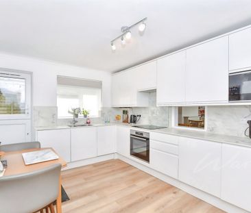 3 bedroom semi-detached bungalow to rent - Photo 3