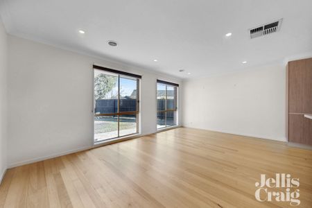 12 Barellan Close, St Albans - Photo 4