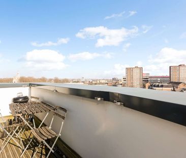 Beautiful penthouse flat in a great Hackney central location. - Photo 1