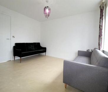 3 Bedroom Semi Detached To Let - Photo 2