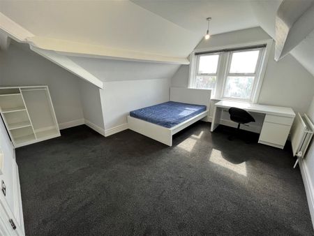 Huntsmoor House, Spital Tongues - Photo 2