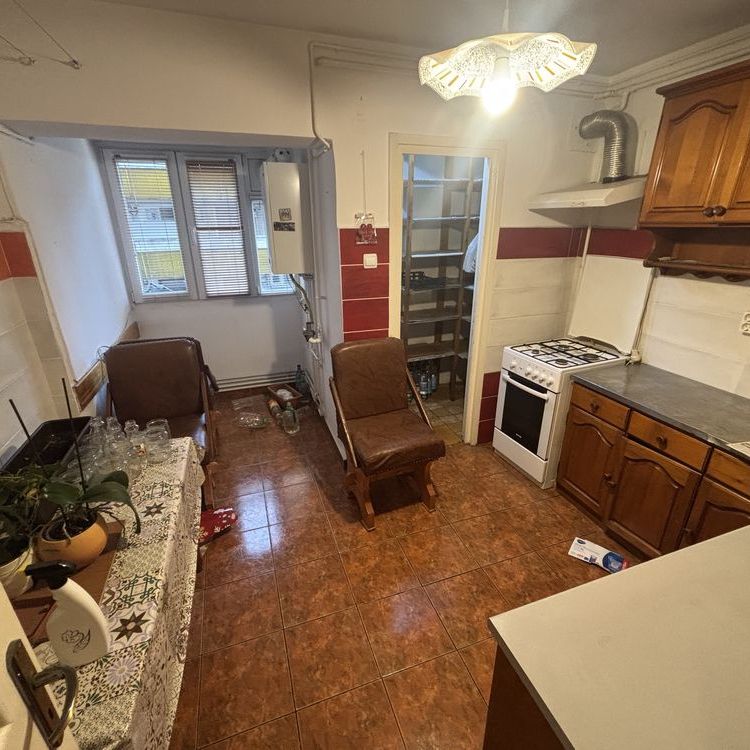 Apartament cu 3 camere + garaj, Ultracentral - Fotografie 2