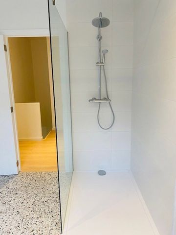 Gerenoveerde woning met 4 slaapkamers en ruime tuin - Foto 4