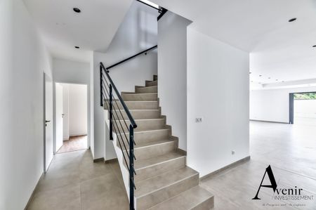 7 PIÈCES 227 M² 1066 M² DÉCINES GRAND LARGE - 4 400 € -MAISON NEUVE MEUBLEE DE 227 M2 SUR 1066 M2 DE TERRAIN - - Photo 3