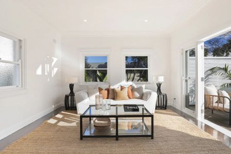 Seaside Sophistication: Luxurious Duplex - Photo 5