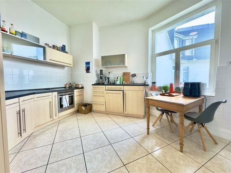 METEOR IMMOBILIEN : Repräsentative Altbauwohnung am Wilhelmsplatz - Photo 3