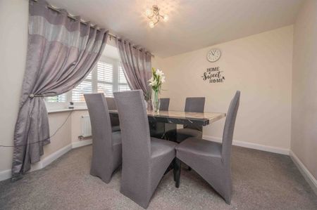 5 bedroom detached house - Photo 3