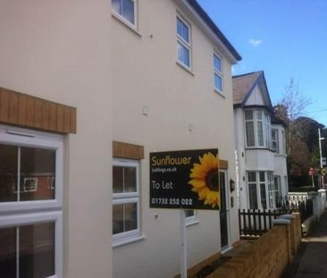 2 bedroom flat to rent - Photo 2