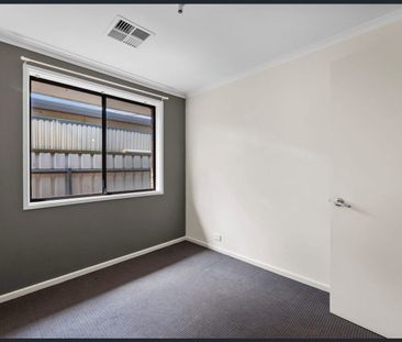 Ideal Low Maintenance Family Home PLUS Solar! - Photo 5