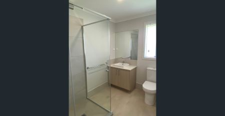 Coastal Meets Lakeside – Stunning New 4-Bedroom Home - Photo 2