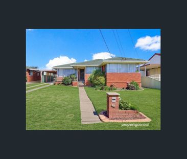 Spacious Family Home in a Convenient Location - Photo 6