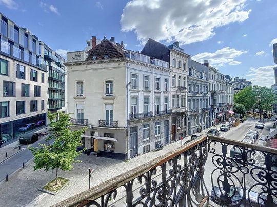 Congress: Beautiful furnished 1 BR. apartment with balcony - Photo 1