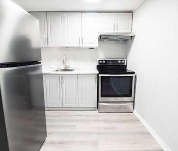 **COZY** 2 Bedroom apartment in Welland!! - Photo 2