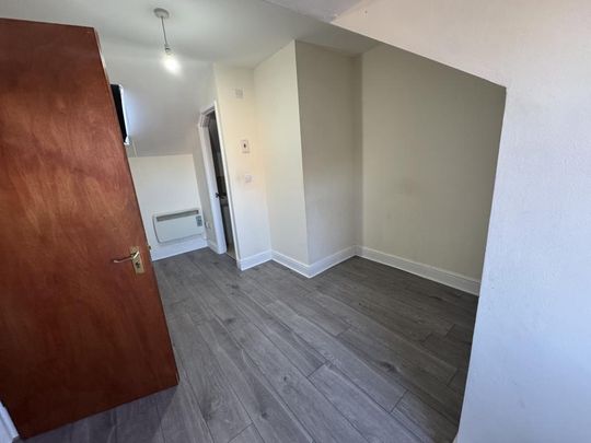 44c Market Street,Eastleigh - Photo 1