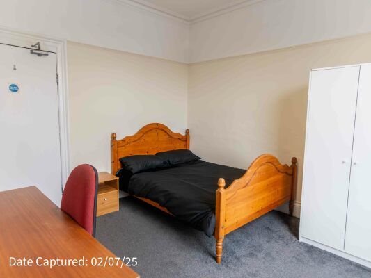 Room 6, 38 Heslington Road - Photo 1
