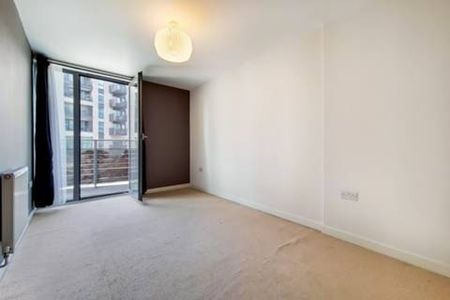 Studio Flat, High Street, E15 - Photo 3