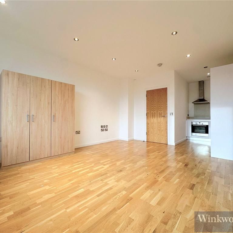 Studio to rent - Photo 1