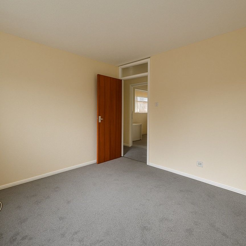 3 Bed Semi-Detached House, Thornholme Close, LE4 - Photo 1