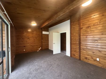 Spacious 4-Bedroom Family Home in Henderson Valley - Photo 2