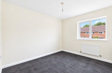 3 bedroom semi-detached to let - Photo 3