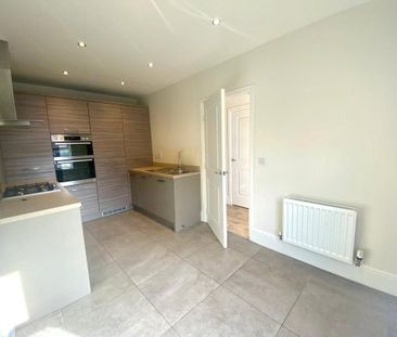 4 bedroom end of terrace house to rent - Photo 5