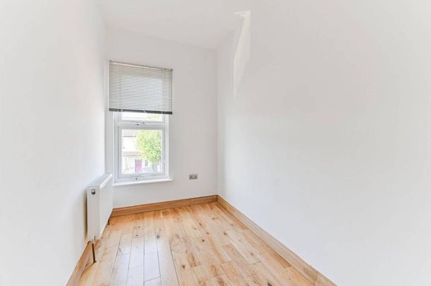 3 bedroom flat to rent - Photo 1