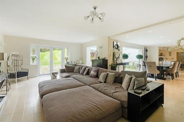 6 bedroom detached house to rent - Photo 1