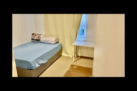 1 Bed Flat, Bateman Close, IG11 - Photo 3