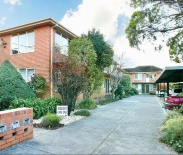 Prime Location - Walk to Supermarkets, Glenhuntly Train Station, Tr... - Photo 1