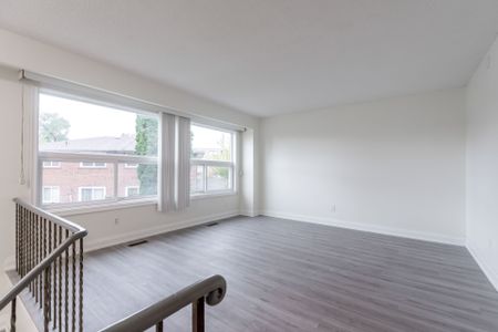 For Lease - 1040 Victoria Park Avenue, Toronto, Ontario - Photo 3