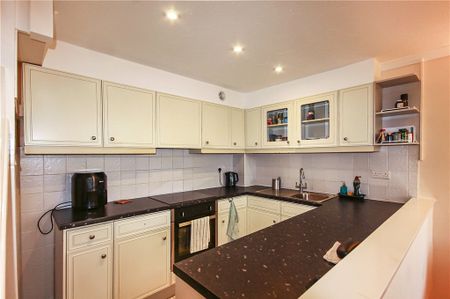 Meadowbrook Close, Colnbrook, Slough, Berkshire, SL3 0PA - Photo 3