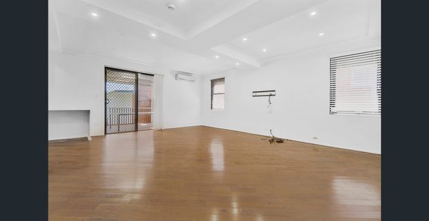 Charming 2-Bedroom House in Kingsgrove - Photo 1