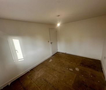 3 Bed Detached House, Meggitt Avenue, CV6 - Photo 3