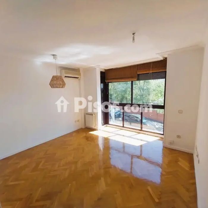 Piso en alquiler en Calle de la Liberación - Foto 1