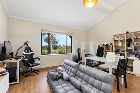 Studio with parkland frontage - Photo 5