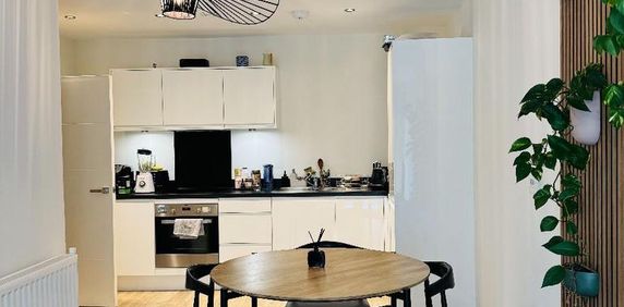 1 bedroom in a house share to rent - Photo 2