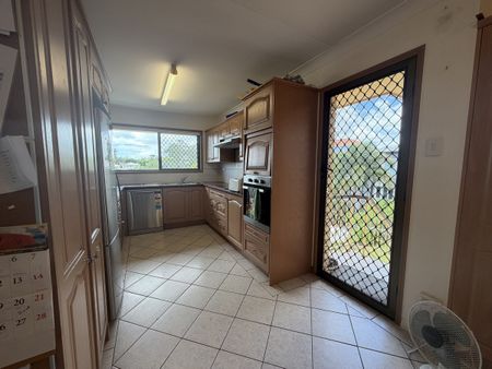 Large Home with Pool, City glimpses and Utilities Included! - Photo 5