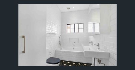 STYLISH URBAN LIVING IN THE HEART OF ROSEBERY - Photo 5