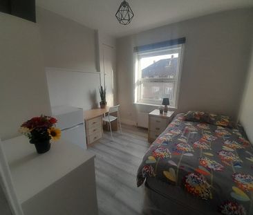 Room in a Shared House, London, NW10 - Photo 3