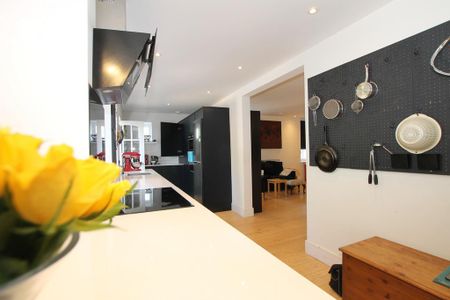 3 bedroom semi-detached house to rent - Photo 5