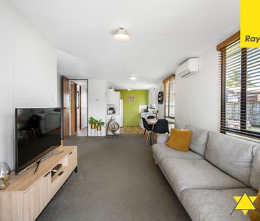 Three Bedrooms and One Bathroom in Ranui! FULLY FENCED! - Photo 2